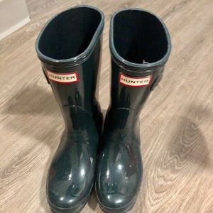 Forest green short glossy hunter boots size 6